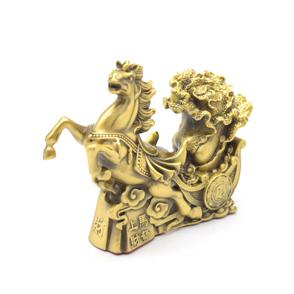 白菜を牽く銅製馬